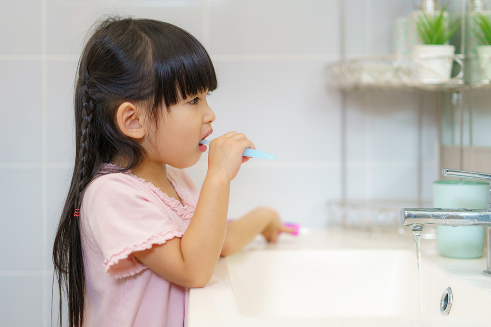 Kid brushing teeth