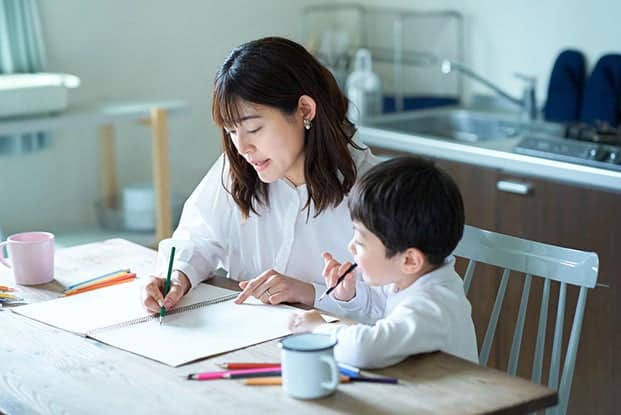 Mother help child learn 1st-Grade Sight Words
