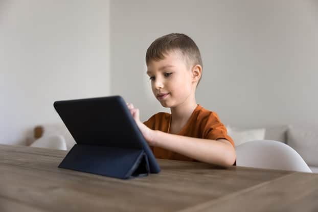 Kids using technology to learn 2nd grade sight words